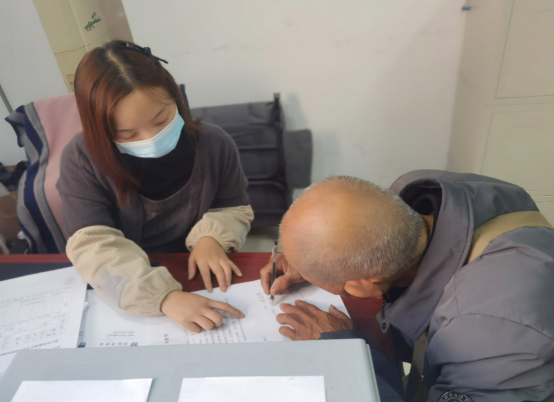 中荆置业扎实推进特困职工申报工作传递温暖与关怀313.png